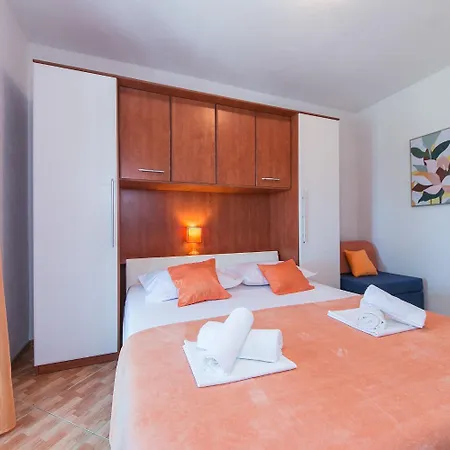 Apartment Apartments Robert *